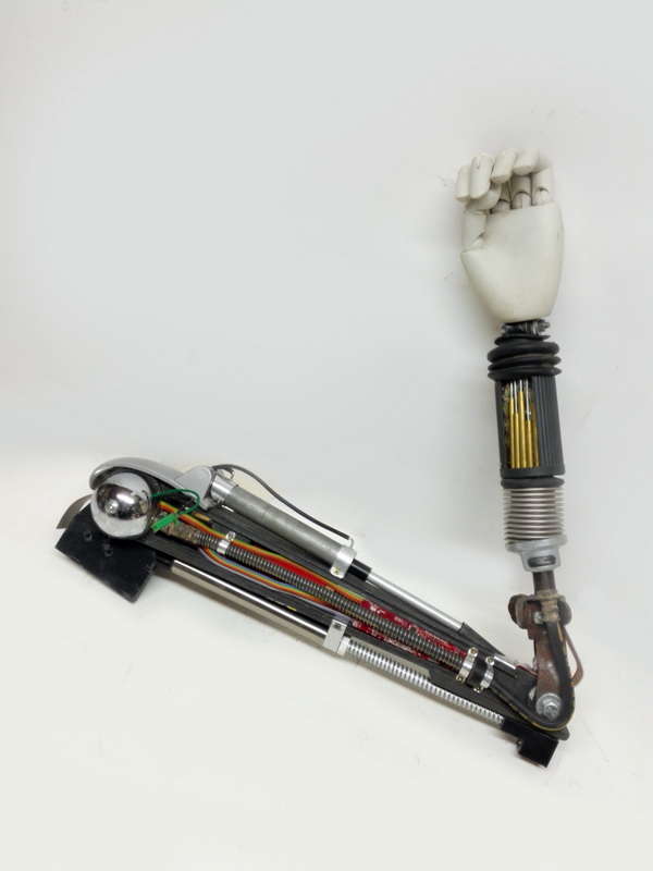 brazo robot articulable dedos simulacion metal plastico largo 47_52 1u